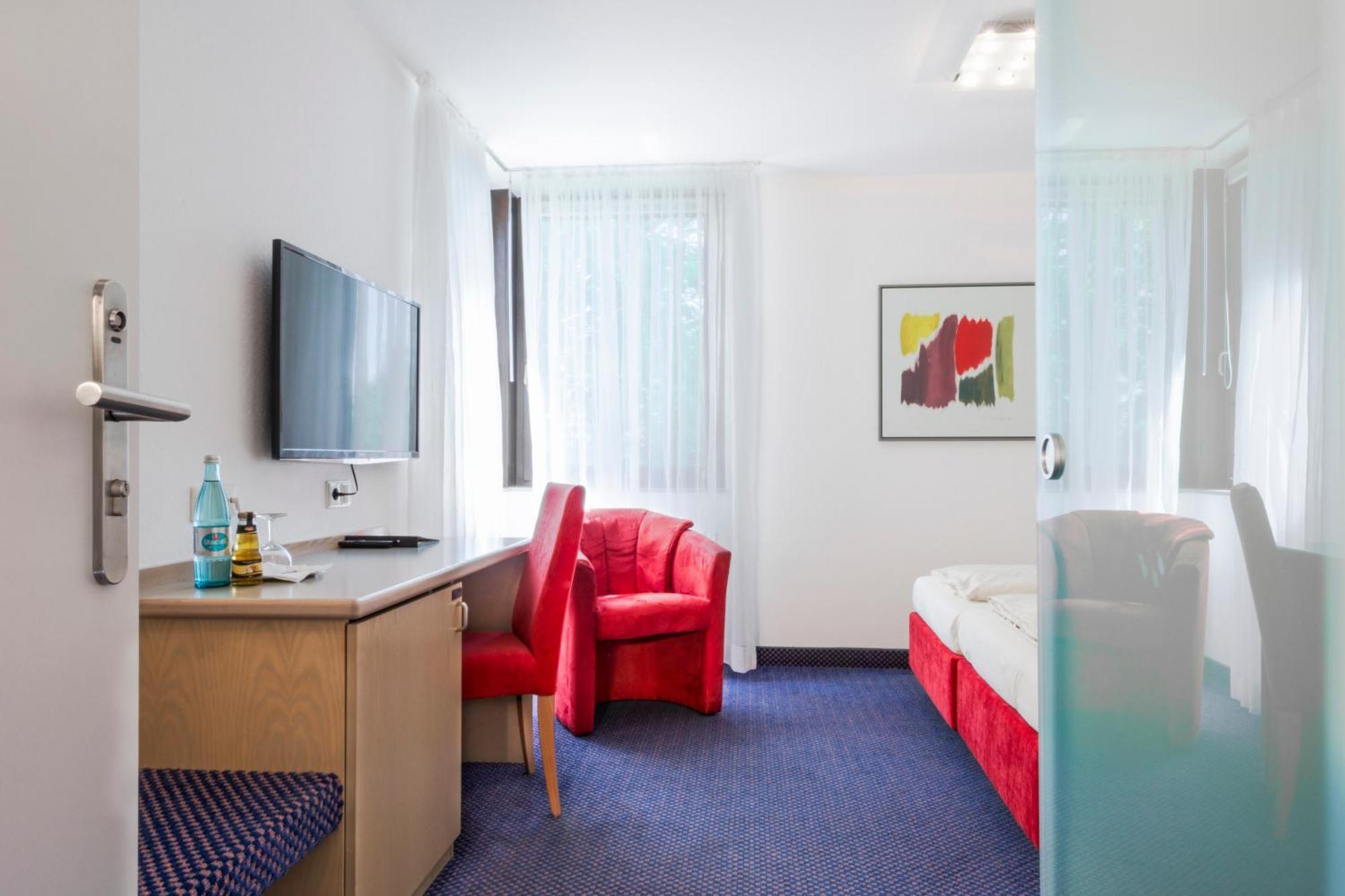 Parkhotel Schillerhoehe 마르바흐암넥카 객실 사진